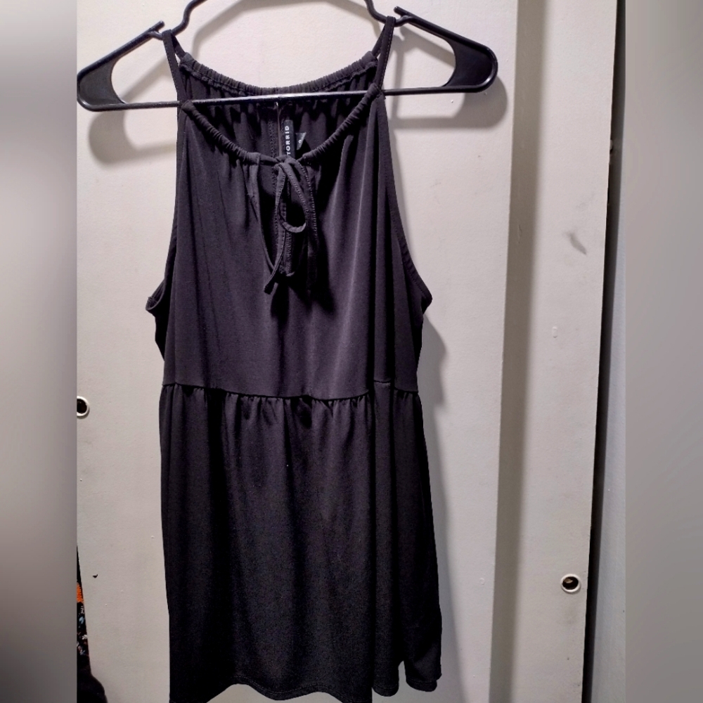 Torrid keyhole sleeveless top.